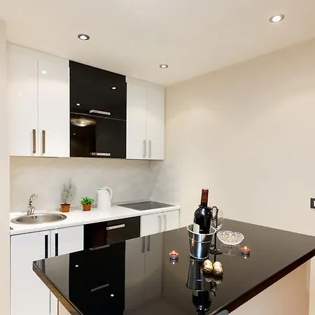 Slavija Square Апартаменты Белград