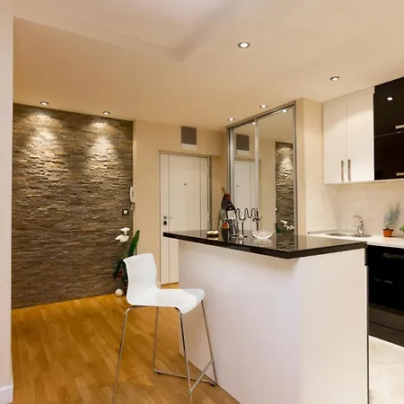 Slavija Square Apartamento *