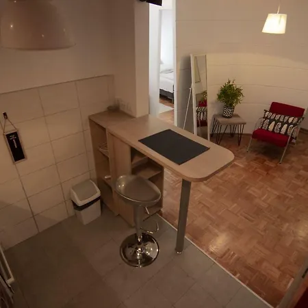 Slavija Square Apartamento *