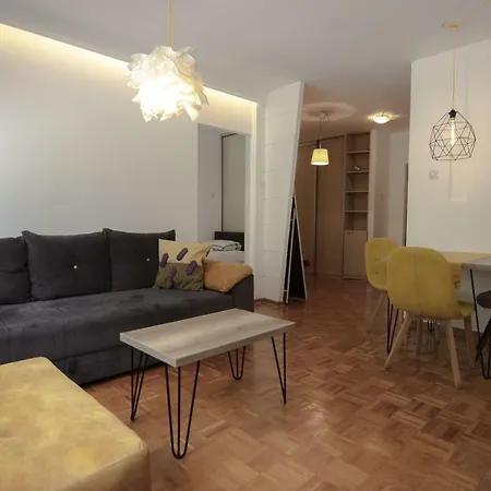 Slavija Square Apartamento *