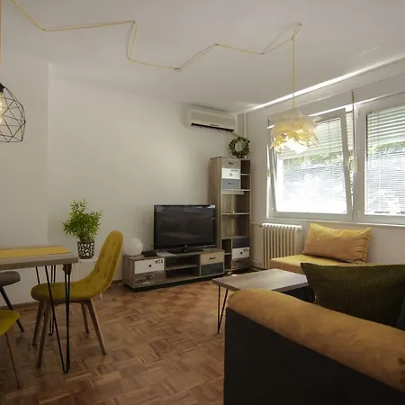 Slavija Square Apartamento *